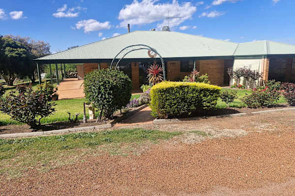 House sit in Boyup Brook, WA, Australia