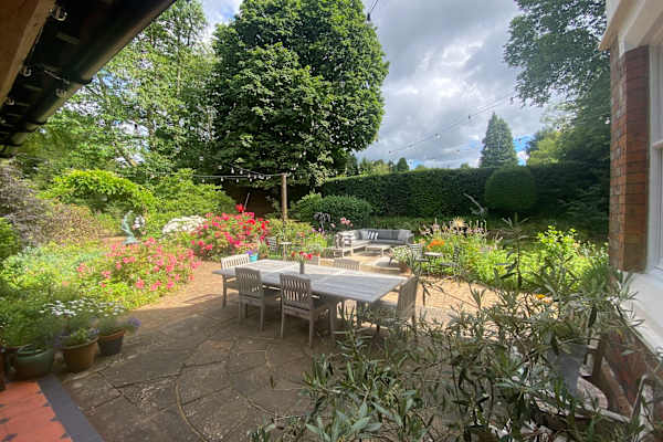 House sit in Upper Farringdon, United Kingdom