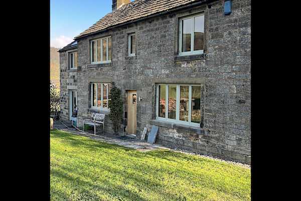 House sit in Ashover, United Kingdom