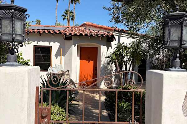 House sit in Palm Springs, CA, US