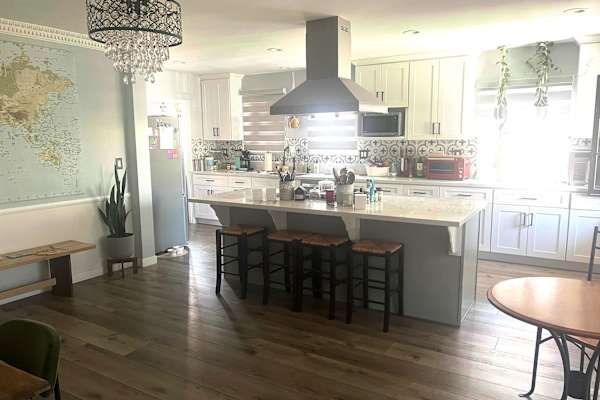 House sit in Los Angeles, CA, US