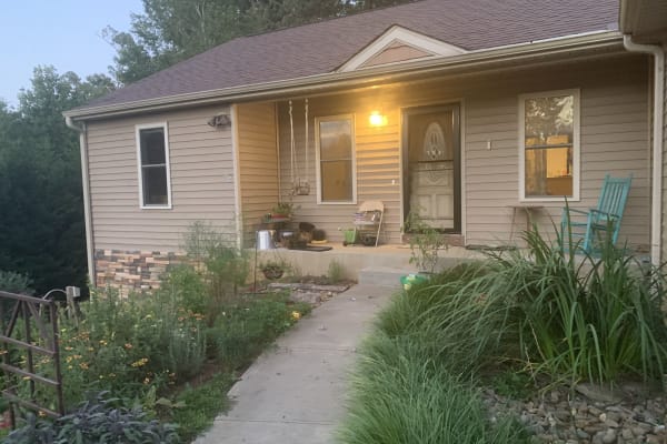 House sit in Asheville, NC, US