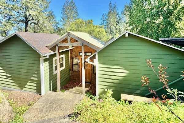 House sit in Forestville, CA, US