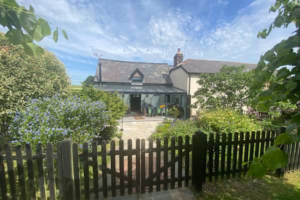 House sit in Blandford Forum, United Kingdom