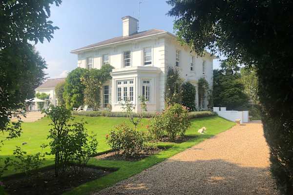 House sit in Cobham, United Kingdom