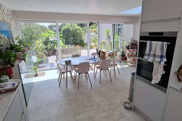 House sit in Cardiff, United Kingdom