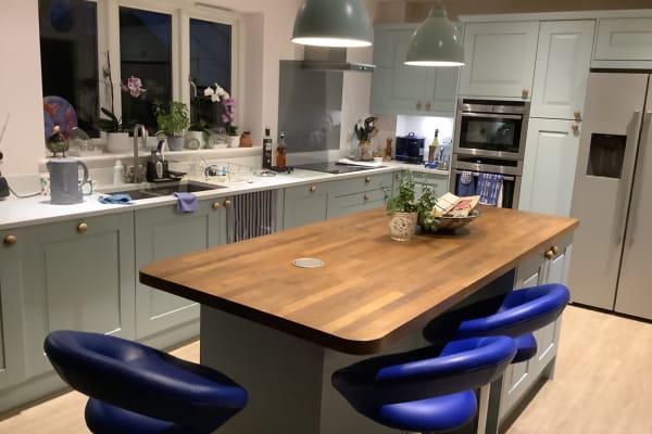 House sit in Woking, United Kingdom