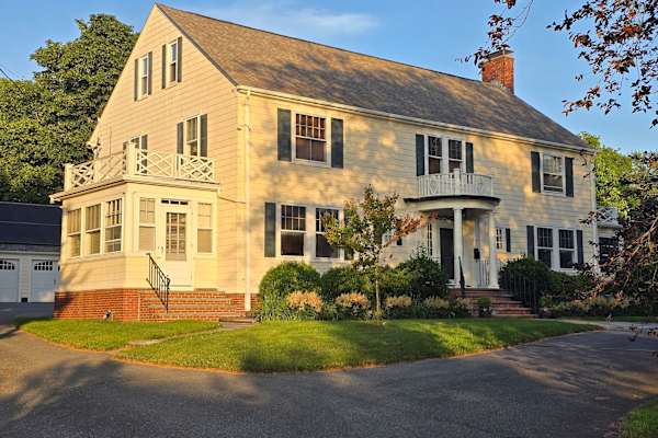 House sit in Tiverton, RI, US