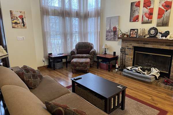 House sit in North Aurora, IL, US