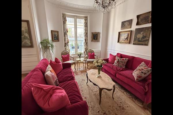House sit in Paris, France