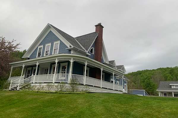 House sit in Ayer's Cliff, QC, Canada