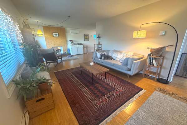 House sit in Victoria, BC, Canada