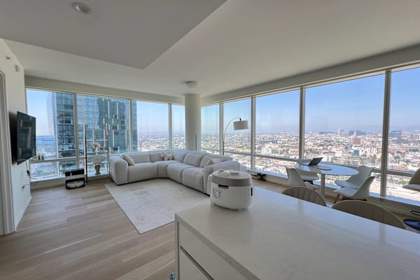 House sit in Los Angeles, CA, US