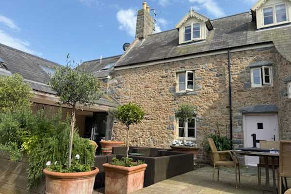 House sit in Saint Saviour, Guernsey