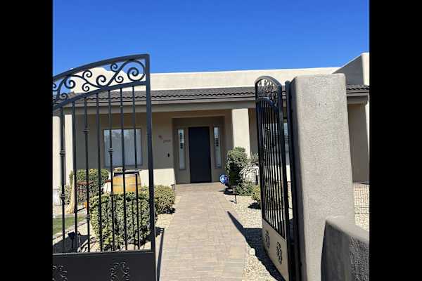 House sit in Phoenix, AZ, US