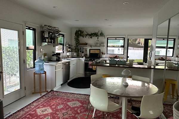 House sit in Los Angeles, CA, US