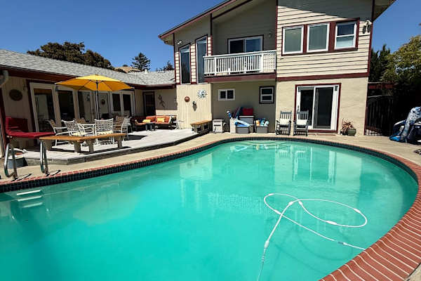 House sit in Pinole, CA, US