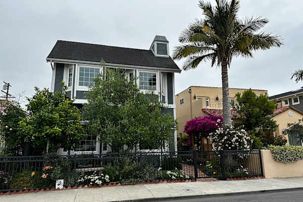 House sit in Long Beach, CA, US