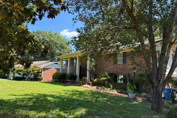 House sit in East Chattanooga, TN, US