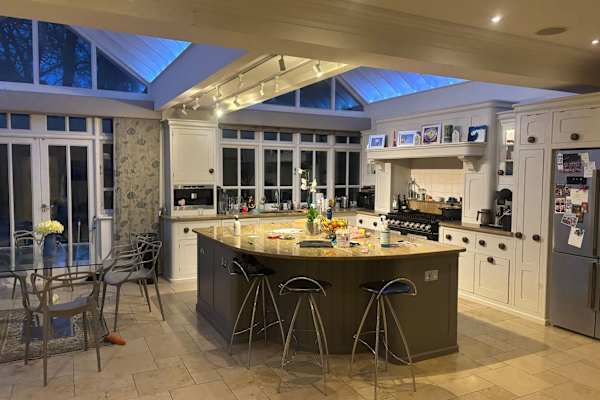 House sit in Ascot, United Kingdom