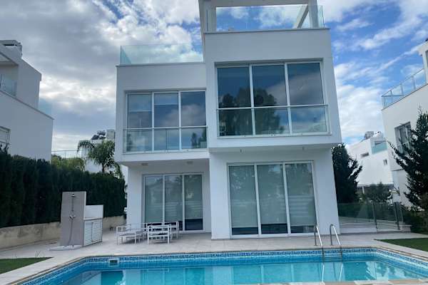 House sit in Larnaca, Cyprus