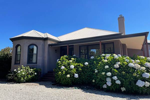 House sit in Trentham, VIC, Australia