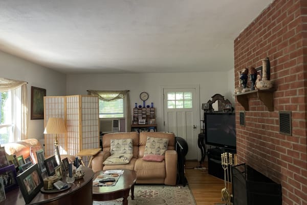 House sit in Amherst Center, MA, US