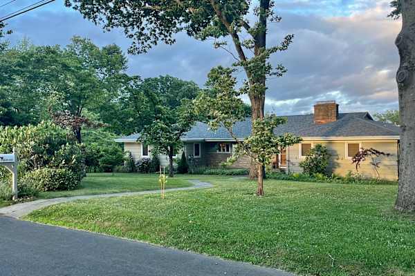 House sit in North Haven, CT, US