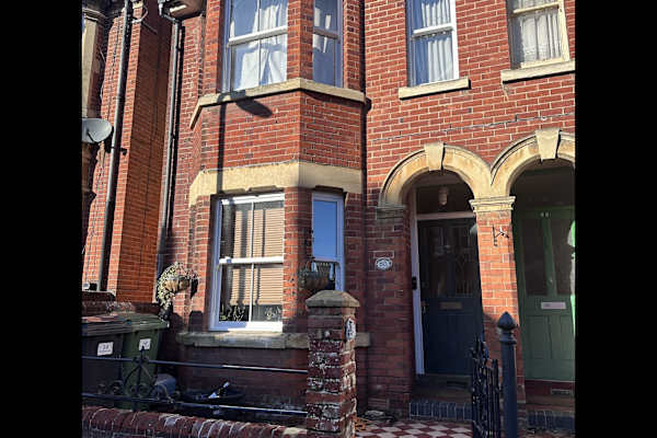 House sit in Winchester, United Kingdom