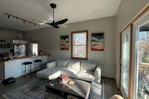 House sit in Asheville, NC, US