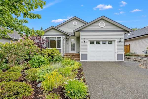 House sit in Cumberland, BC, Canada