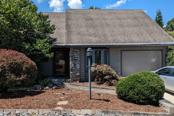 House sit in Asheville, NC, US