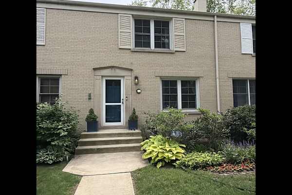 House sit in Evanston, IL, US