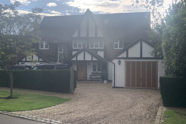 House sit in Cobham, United Kingdom
