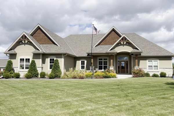 House sit in Richfield, WI, US