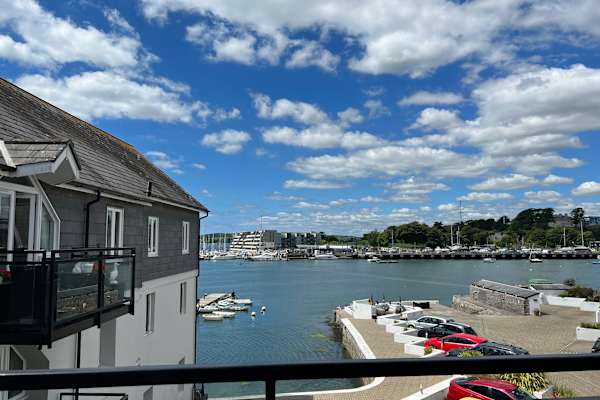 House sit in Plymouth, United Kingdom