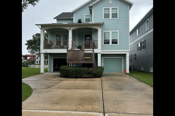 House sit in Kemah, TX, US