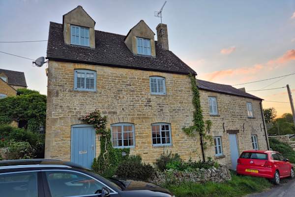 House sit in Bourton on the Water, United Kingdom