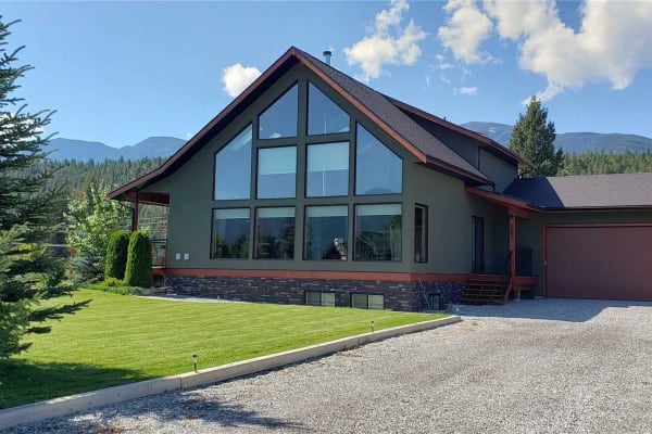 House sit in Fairmont Hot Springs, BC, Canada