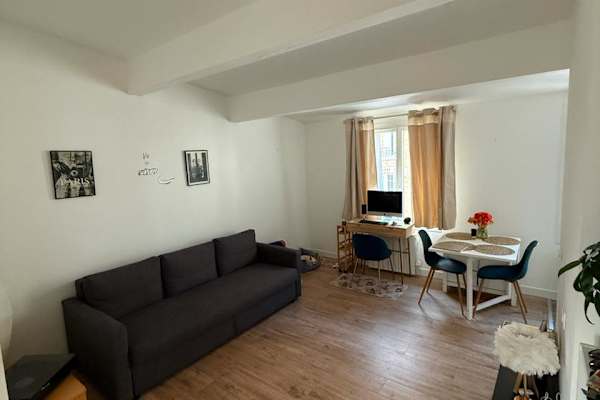 House sit in Paris, France