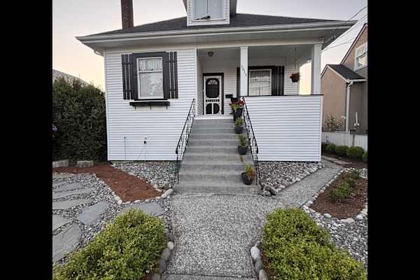 House sit in New Westminster, BC, Canada