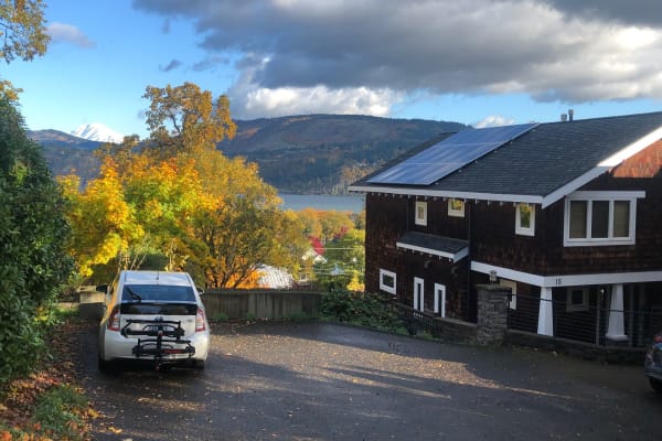 House sit in Hood River, OR, US