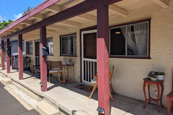 House sit in Los Angeles, CA, US