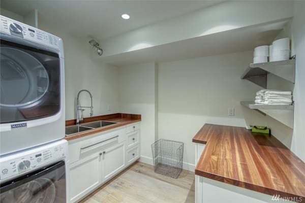 House sit in Bainbridge Island, WA, US