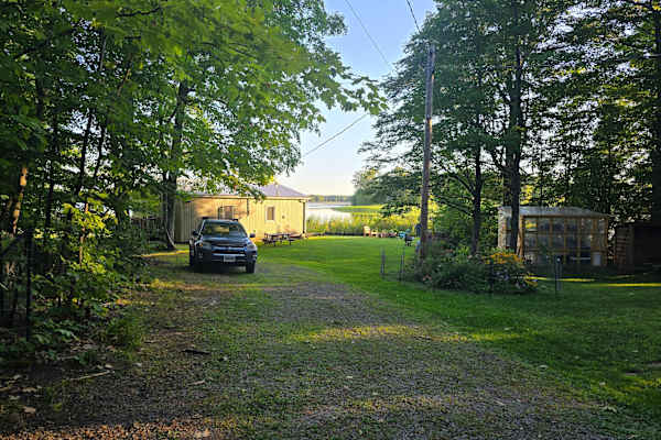 House sit in Smiths Falls, ON, Canada