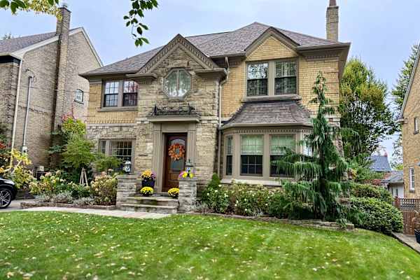 House sit in Toronto, ON, Canada