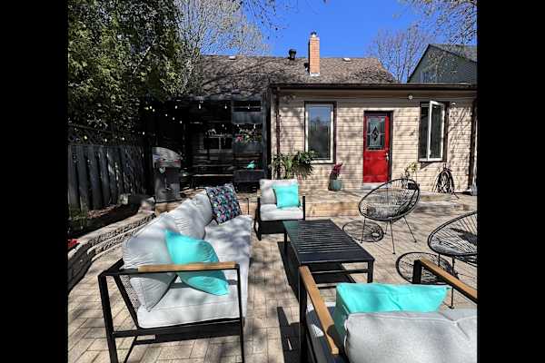 House sit in Toronto, ON, Canada