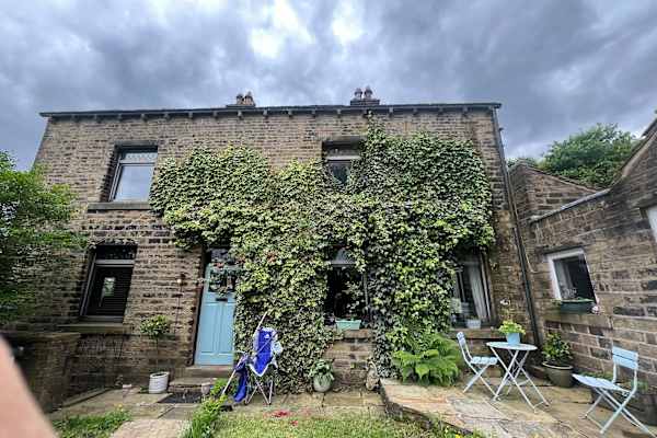 House sit in Barkisland, United Kingdom