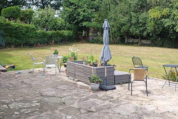 House sit in Chesterfield, United Kingdom