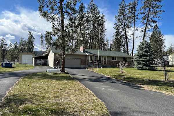 House sit in Nine Mile Falls, WA, US